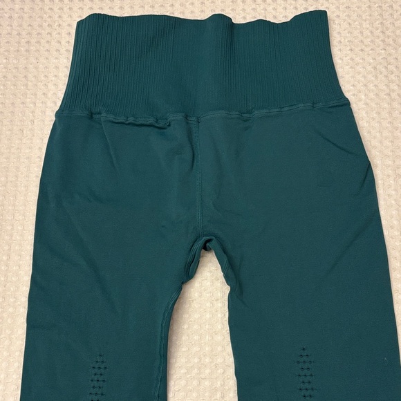 New! FREE PEOPLE Movement M/L High-Rise 7/8 Length Teal GOOD KARMA Leggings - Picture 8 of 16